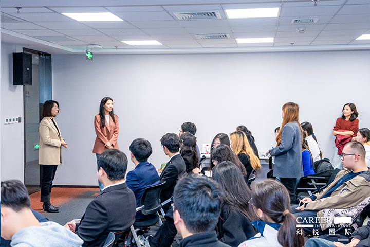 知名人力资源服务商Ebpay国际的相关资深顾问与企业高级负责人在参访末尾回答现场关于人力资源产业的问题
